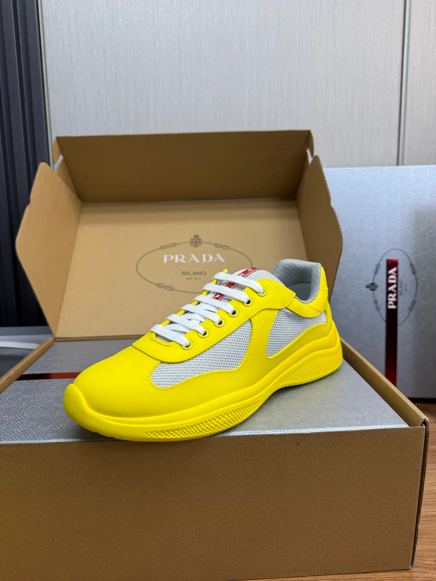 Men's shoes 640💰 [PRADA] Hot selling items🔥Must be recommended every day~~ Official website synchronized, 1:1 high quality shipments✔️ Imported cowhide fabric, rubber material + cowhide lining, original bottom, high-end airplane box packaging🎁 38-45 (38.45 custom-made, non-returnable)